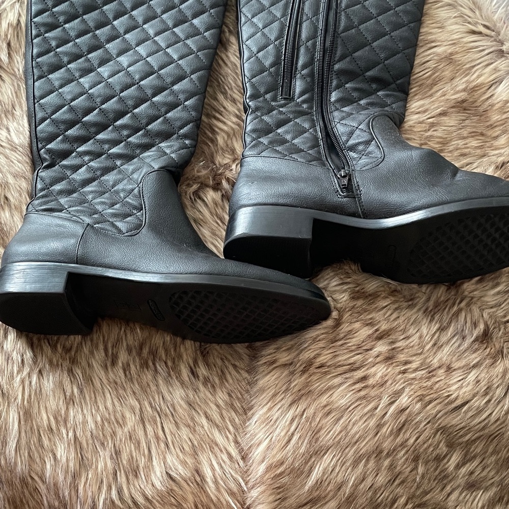 AEROSOLES Quilted Black Heeled Boots - Picture 2 of 4